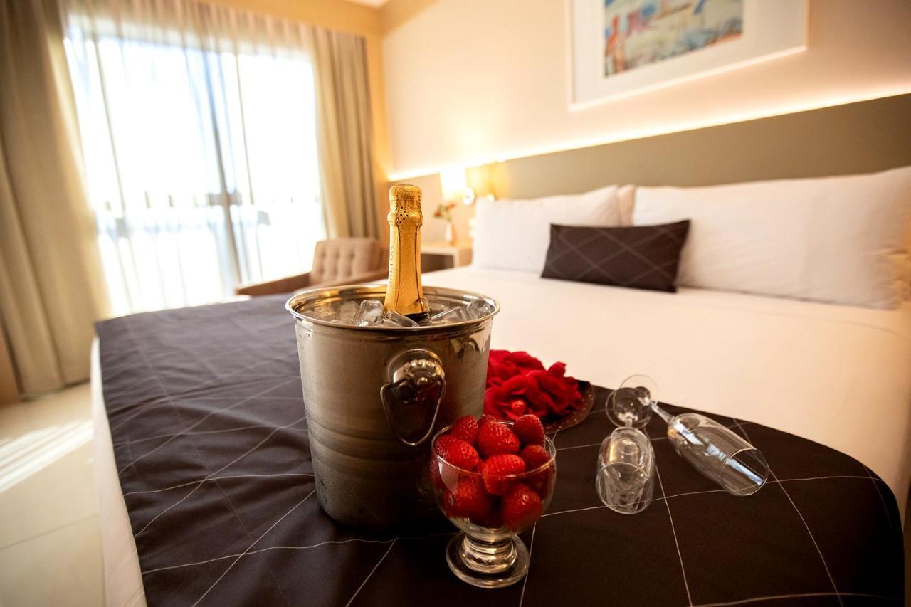 Cullinan Hplus Premium برازيليا المظهر الخارجي الصورة A champagne bottle in a cooler