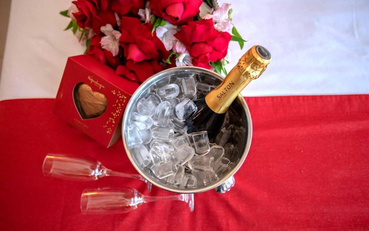 Cullinan Hplus Premium برازيليا المظهر الخارجي الصورة Champagne in a champagne bucket