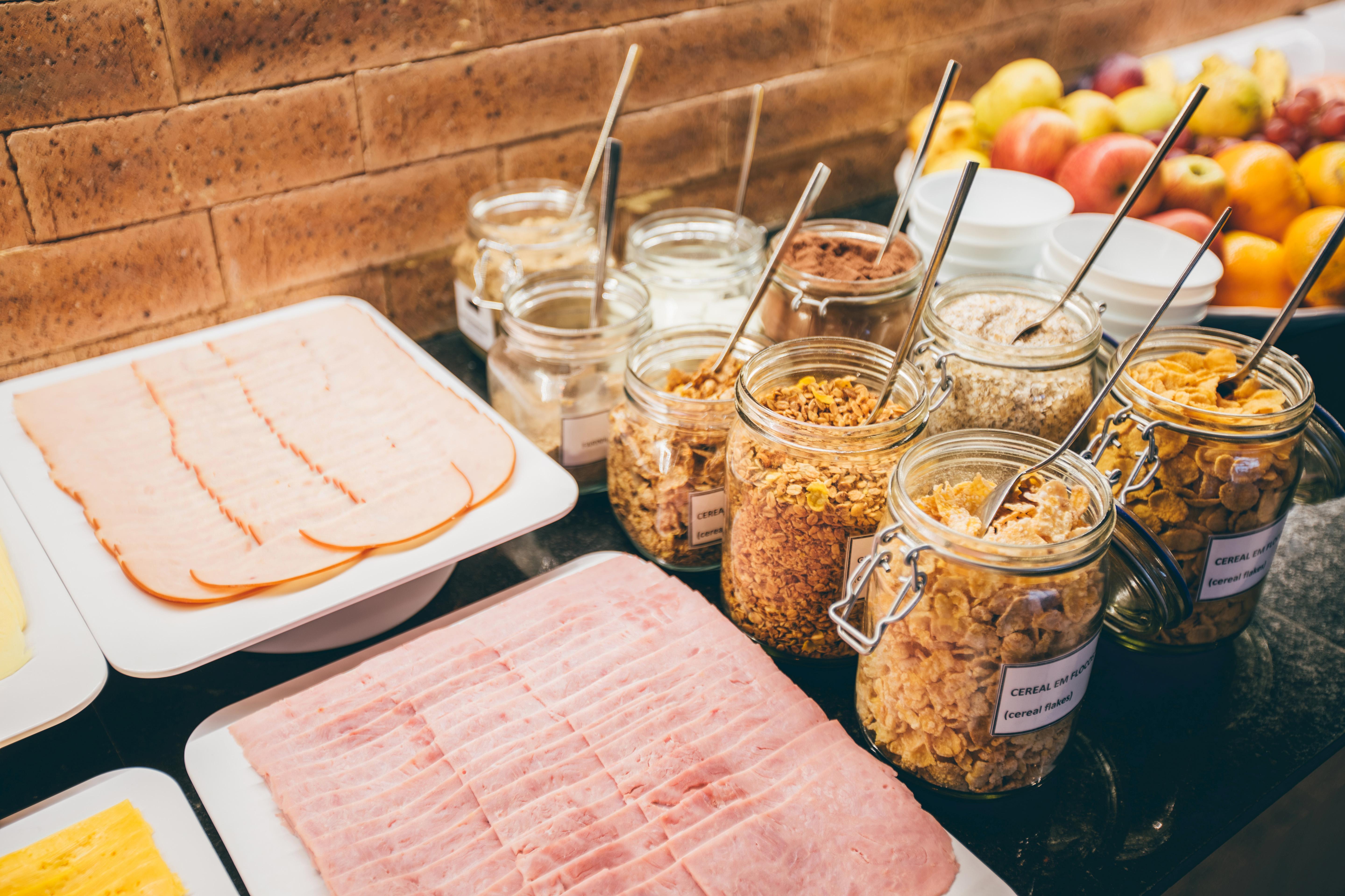 Cullinan Hplus Premium برازيليا المظهر الخارجي الصورة Müsli and ham at a breakfast buffet